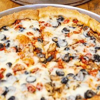 Mushrooms, Black Olives, Roasted Peppers & Fresh Garlic Pie